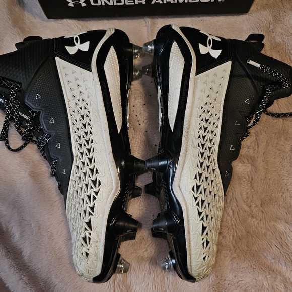 Under Armor Football Cleats Lineman - Picture 5 of 8